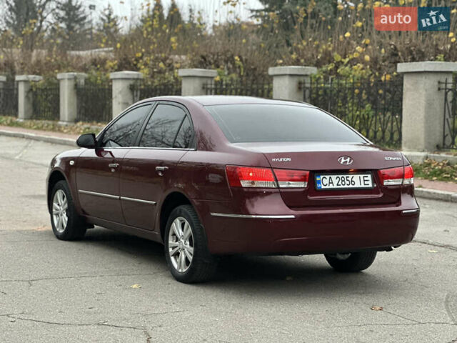 Красный Хендай Соната, объемом двигателя 2 л и пробегом 240 тыс. км за 5300 $, фото 23 на Automoto.ua
