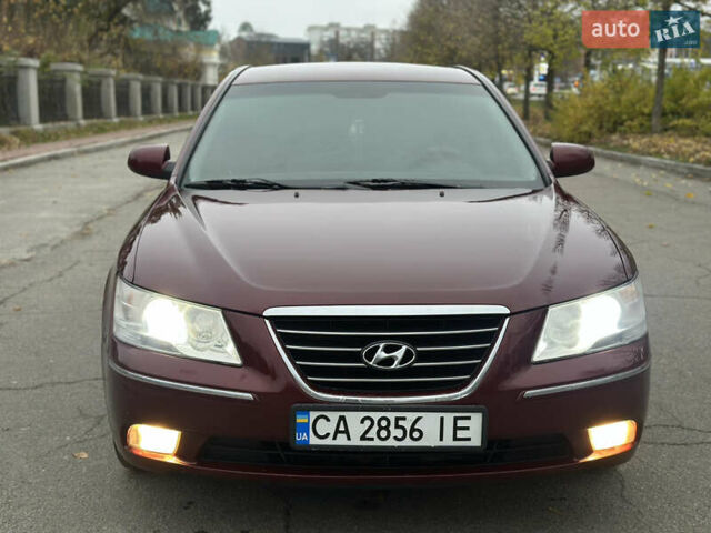 Красный Хендай Соната, объемом двигателя 2 л и пробегом 240 тыс. км за 5300 $, фото 4 на Automoto.ua