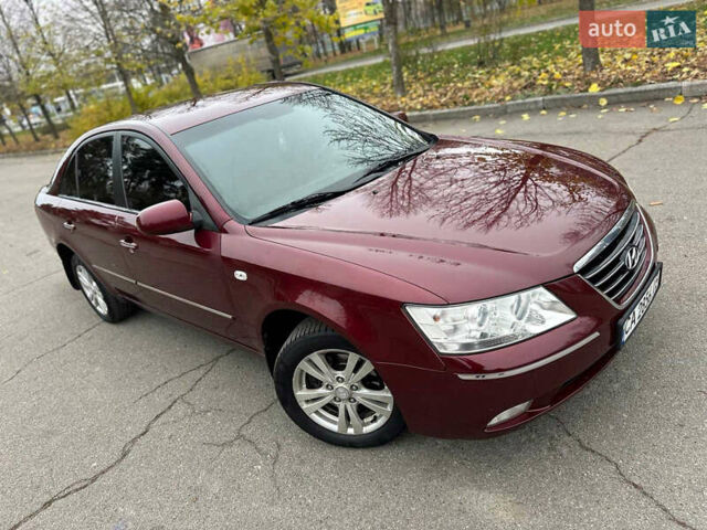 Красный Хендай Соната, объемом двигателя 2 л и пробегом 240 тыс. км за 5300 $, фото 1 на Automoto.ua