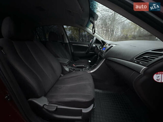 Красный Хендай Соната, объемом двигателя 2 л и пробегом 240 тыс. км за 5300 $, фото 36 на Automoto.ua