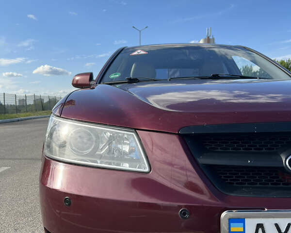 Червоний Хендай Соната, об'ємом двигуна 2.36 л та пробігом 217 тис. км за 5750 $, фото 2 на Automoto.ua
