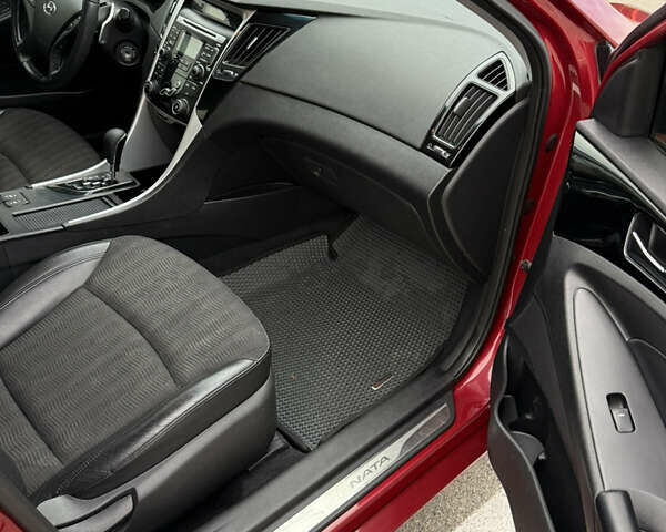 Червоний Хендай Соната, об'ємом двигуна 2.36 л та пробігом 189 тис. км за 8699 $, фото 14 на Automoto.ua