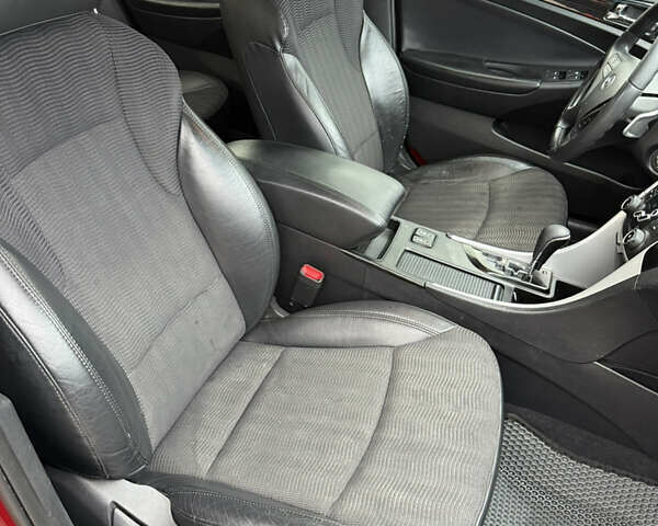 Червоний Хендай Соната, об'ємом двигуна 2.36 л та пробігом 189 тис. км за 8699 $, фото 15 на Automoto.ua