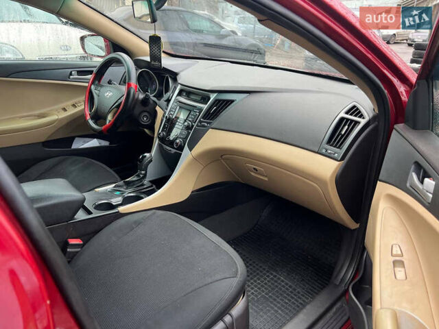 Красный Хендай Соната, объемом двигателя 2.4 л и пробегом 252 тыс. км за 6700 $, фото 12 на Automoto.ua