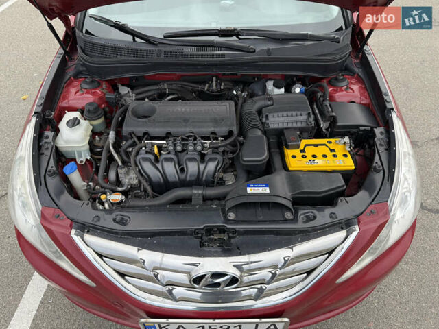 Червоний Хендай Соната, об'ємом двигуна 2.36 л та пробігом 189 тис. км за 8699 $, фото 17 на Automoto.ua