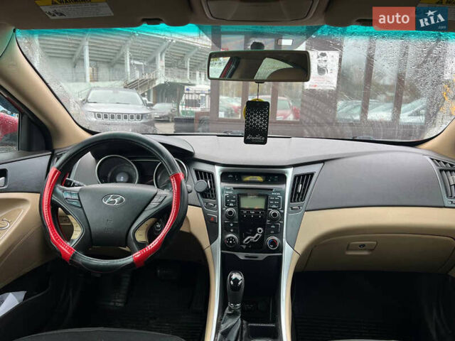 Красный Хендай Соната, объемом двигателя 2.4 л и пробегом 252 тыс. км за 6700 $, фото 8 на Automoto.ua