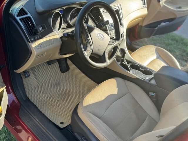 Красный Хендай Соната, объемом двигателя 2.4 л и пробегом 255 тыс. км за 8750 $, фото 5 на Automoto.ua