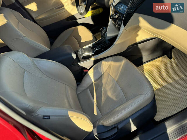 Хендай Соната 2011 в Одессе на Automoto.ua Красный Хендай Соната, объемом двигателя 2.36 л и пробегом 254 тыс. км за 8800 $, фото 7 на Automoto.ua