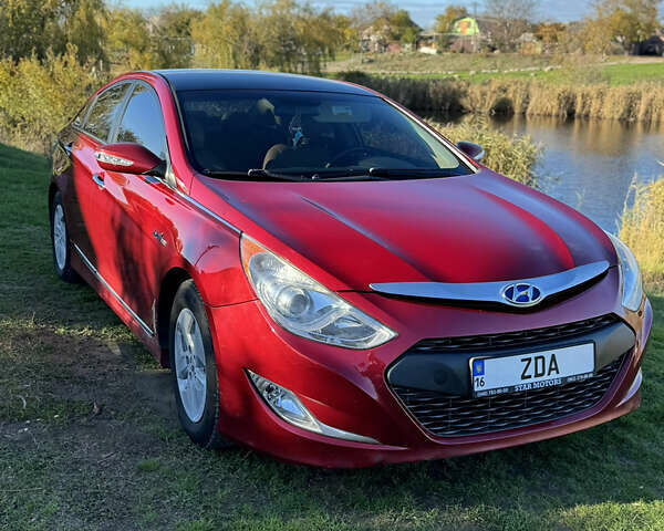 Хендай Соната 2011 в Одессе на Automoto.ua Красный Хендай Соната, объемом двигателя 2.36 л и пробегом 254 тыс. км за 8800 $, фото 2 на Automoto.ua