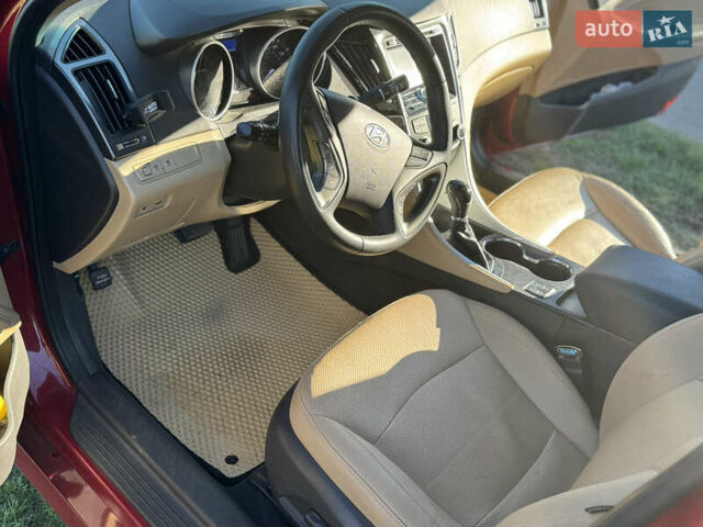 Хендай Соната 2011 в Одессе на Automoto.ua Красный Хендай Соната, объемом двигателя 2.36 л и пробегом 254 тыс. км за 8800 $, фото 9 на Automoto.ua