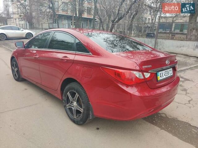 Красный Хендай Соната, объемом двигателя 2 л и пробегом 206 тыс. км за 8500 $, фото 6 на Automoto.ua
