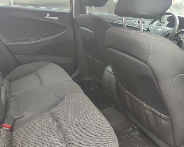 Красный Хендай Соната, объемом двигателя 2 л и пробегом 206 тыс. км за 8500 $, фото 20 на Automoto.ua