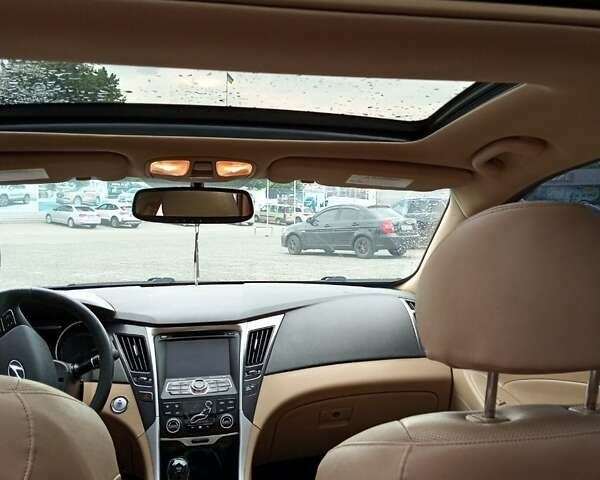 Червоний Хендай Соната, об'ємом двигуна 2.4 л та пробігом 165 тис. км за 9200 $, фото 5 на Automoto.ua