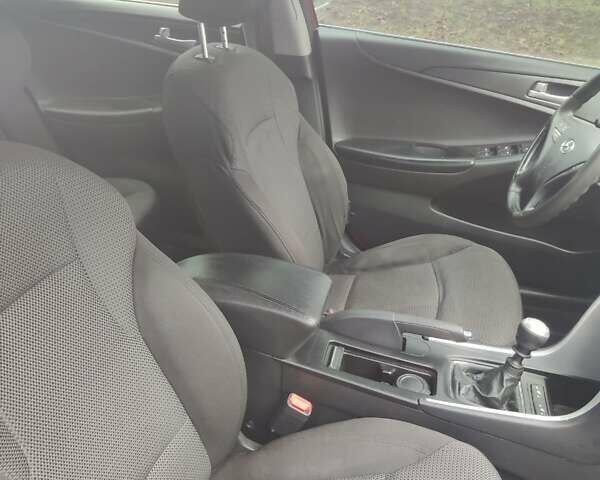 Красный Хендай Соната, объемом двигателя 2 л и пробегом 206 тыс. км за 8500 $, фото 22 на Automoto.ua