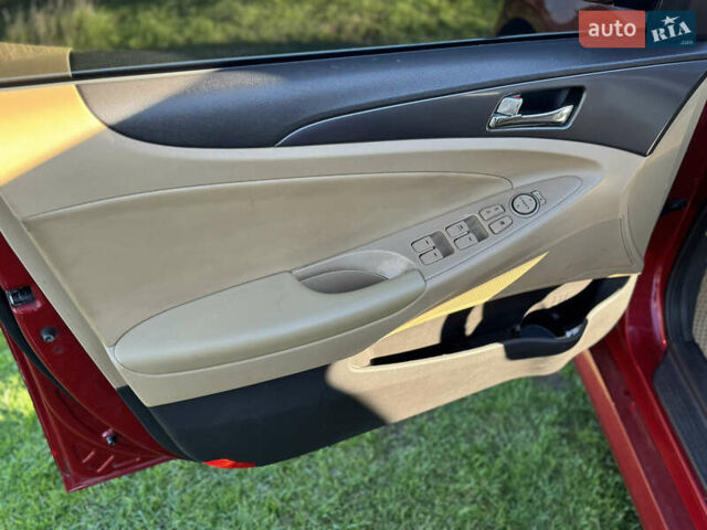 Хендай Соната 2011 в Одессе на Automoto.ua Красный Хендай Соната, объемом двигателя 2.36 л и пробегом 254 тыс. км за 8800 $, фото 10 на Automoto.ua