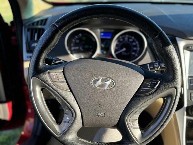 Красный Хендай Соната, объемом двигателя 2.4 л и пробегом 255 тыс. км за 8750 $, фото 4 на Automoto.ua