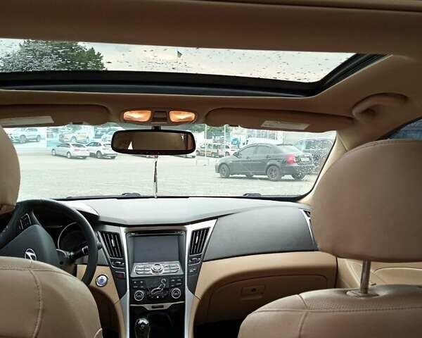 Червоний Хендай Соната, об'ємом двигуна 2.4 л та пробігом 165 тис. км за 9200 $, фото 3 на Automoto.ua