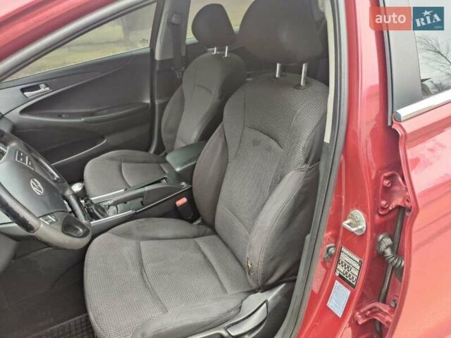 Красный Хендай Соната, объемом двигателя 2 л и пробегом 206 тыс. км за 8500 $, фото 10 на Automoto.ua