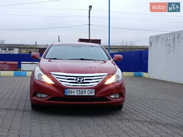 Красный Хендай Соната, объемом двигателя 2.4 л и пробегом 187 тыс. км за 8200 $, фото 3 на Automoto.ua
