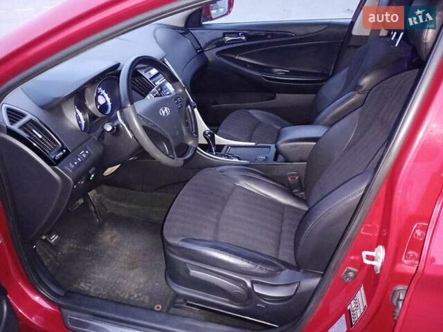 Красный Хендай Соната, объемом двигателя 2.4 л и пробегом 187 тыс. км за 8200 $, фото 9 на Automoto.ua