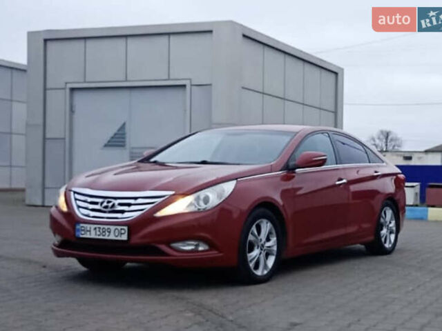 Красный Хендай Соната, объемом двигателя 2.4 л и пробегом 187 тыс. км за 8200 $, фото 4 на Automoto.ua