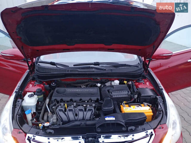 Красный Хендай Соната, объемом двигателя 2.4 л и пробегом 187 тыс. км за 8200 $, фото 17 на Automoto.ua
