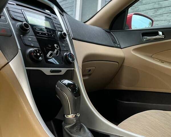 Красный Хендай Соната, объемом двигателя 2.4 л и пробегом 174 тыс. км за 7600 $, фото 2 на Automoto.ua