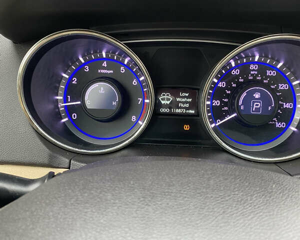 Красный Хендай Соната, объемом двигателя 2.36 л и пробегом 191 тыс. км за 7800 $, фото 8 на Automoto.ua