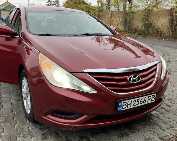 Красный Хендай Соната, объемом двигателя 2.36 л и пробегом 191 тыс. км за 7800 $, фото 2 на Automoto.ua
