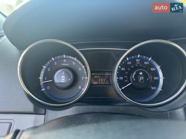 Червоний Хендай Соната, об'ємом двигуна 2.36 л та пробігом 111 тис. км за 9000 $, фото 9 на Automoto.ua