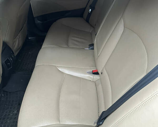 Красный Хендай Соната, объемом двигателя 2.4 л и пробегом 255 тыс. км за 9000 $, фото 13 на Automoto.ua