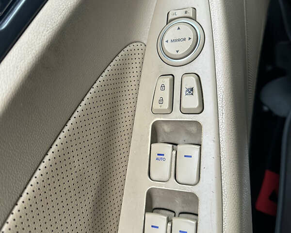 Красный Хендай Соната, объемом двигателя 2.4 л и пробегом 255 тыс. км за 9000 $, фото 10 на Automoto.ua