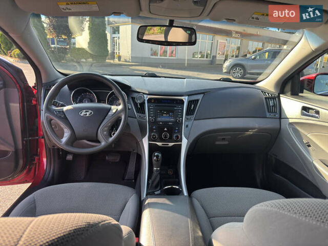 Червоний Хендай Соната, об'ємом двигуна 2.36 л та пробігом 111 тис. км за 9000 $, фото 8 на Automoto.ua