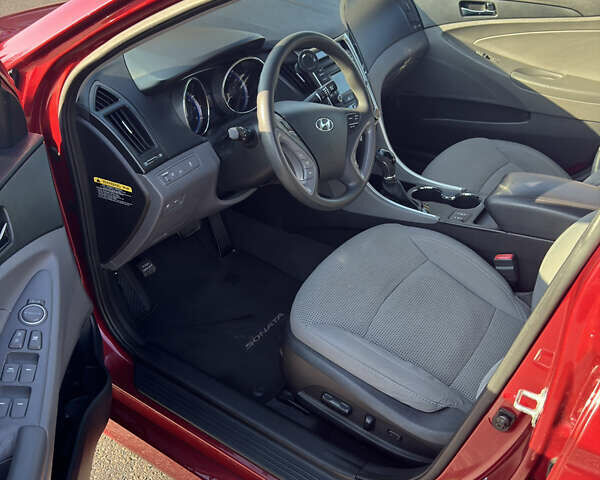 Червоний Хендай Соната, об'ємом двигуна 2.36 л та пробігом 111 тис. км за 9000 $, фото 7 на Automoto.ua