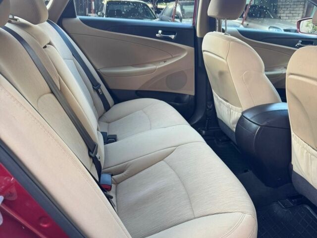 Красный Хендай Соната, объемом двигателя 2.4 л и пробегом 104 тыс. км за 9000 $, фото 12 на Automoto.ua