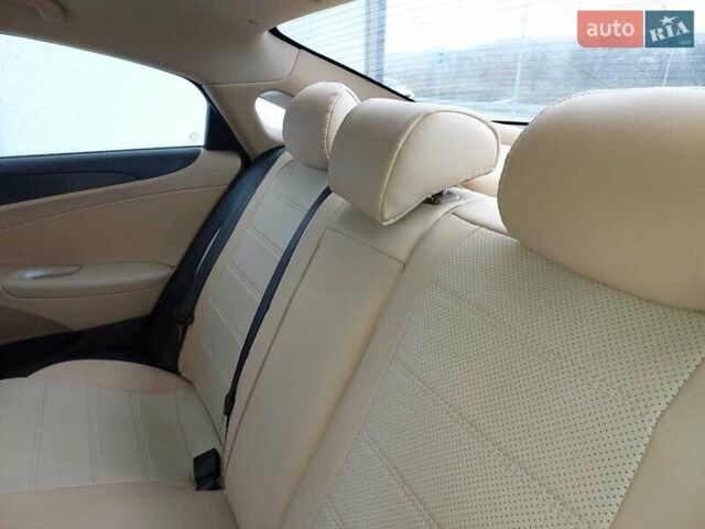 Красный Хендай Соната, объемом двигателя 2.36 л и пробегом 224 тыс. км за 7600 $, фото 14 на Automoto.ua