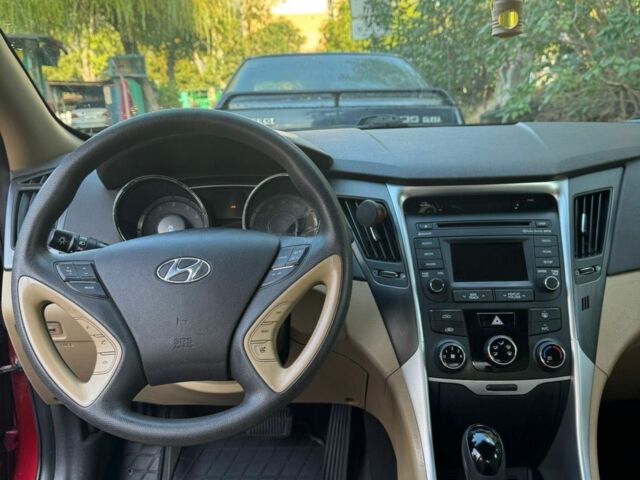 Красный Хендай Соната, объемом двигателя 2.4 л и пробегом 104 тыс. км за 9000 $, фото 15 на Automoto.ua