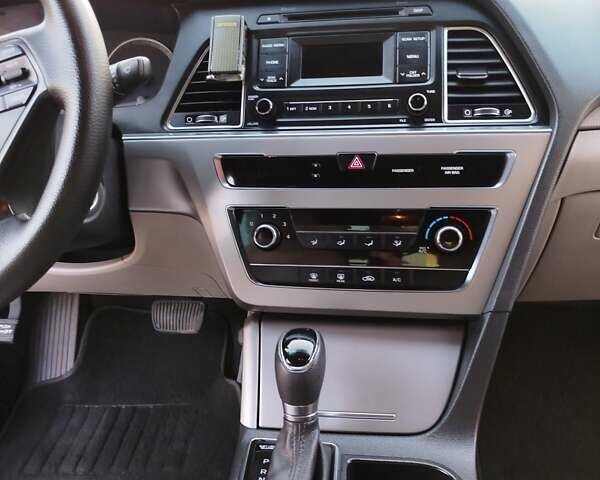 Красный Хендай Соната, объемом двигателя 2.36 л и пробегом 199 тыс. км за 11000 $, фото 17 на Automoto.ua