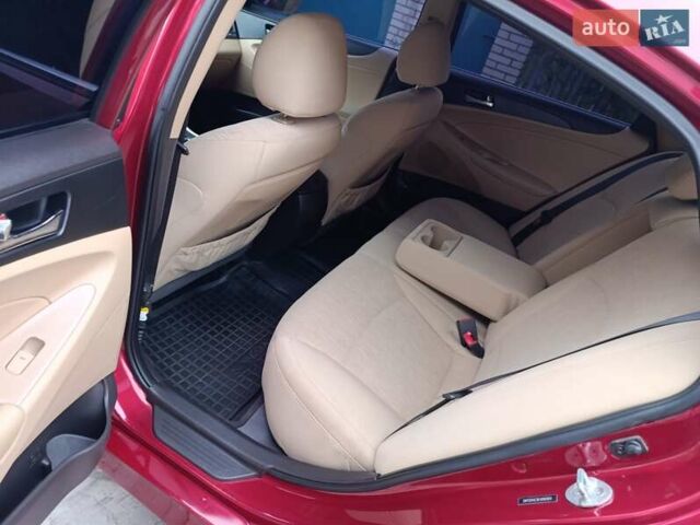 Красный Хендай Соната, объемом двигателя 2.36 л и пробегом 183 тыс. км за 6500 $, фото 5 на Automoto.ua