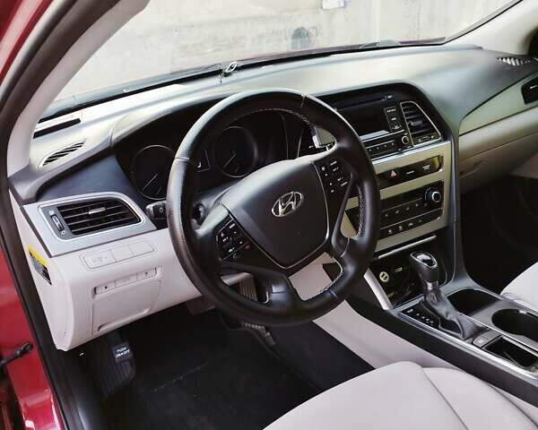Красный Хендай Соната, объемом двигателя 2.36 л и пробегом 199 тыс. км за 11000 $, фото 9 на Automoto.ua