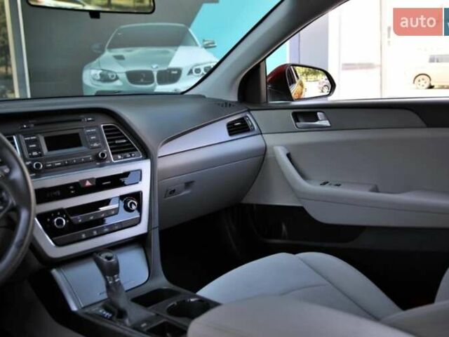 Красный Хендай Соната, объемом двигателя 2.4 л и пробегом 154 тыс. км за 10000 $, фото 13 на Automoto.ua