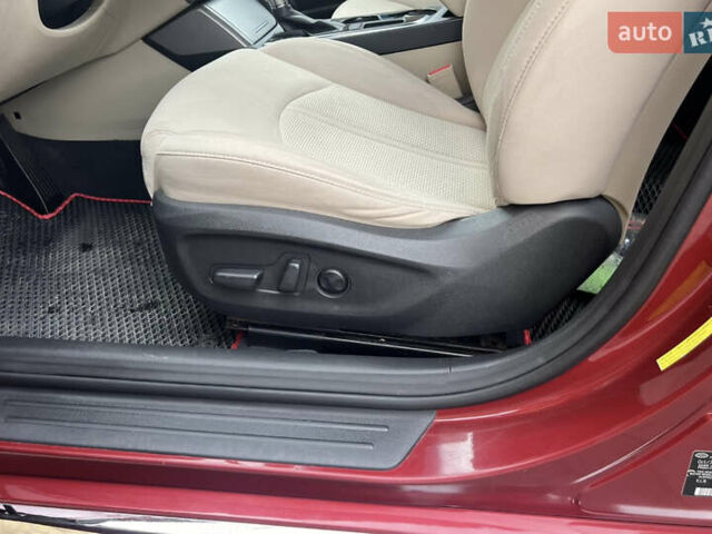 Червоний Хендай Соната, об'ємом двигуна 2.36 л та пробігом 210 тис. км за 9757 $, фото 11 на Automoto.ua