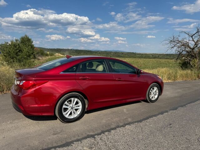 Красный Хендай Соната, объемом двигателя 2.4 л и пробегом 104 тыс. км за 9000 $, фото 2 на Automoto.ua