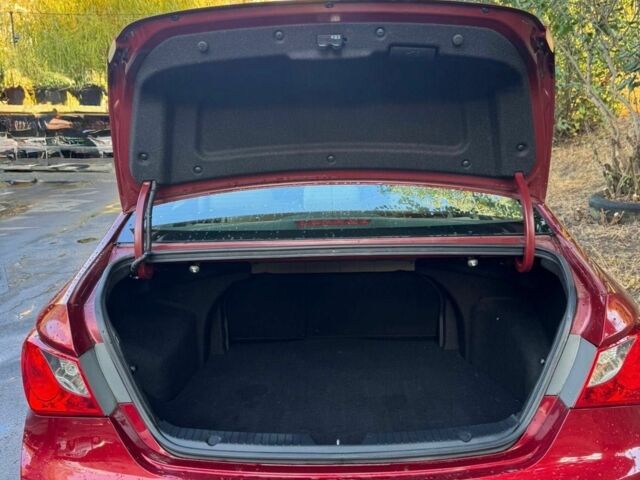 Красный Хендай Соната, объемом двигателя 2.4 л и пробегом 104 тыс. км за 9000 $, фото 9 на Automoto.ua