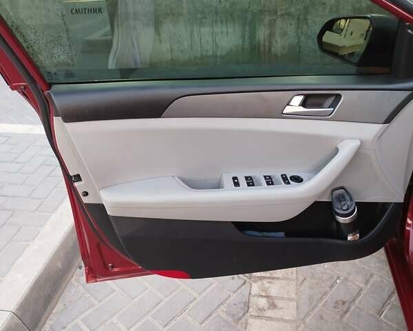 Красный Хендай Соната, объемом двигателя 2.36 л и пробегом 199 тыс. км за 11000 $, фото 10 на Automoto.ua