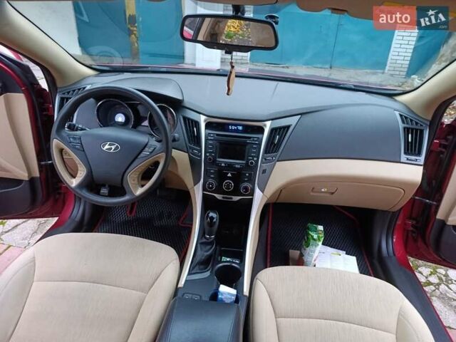 Красный Хендай Соната, объемом двигателя 2.36 л и пробегом 183 тыс. км за 6500 $, фото 15 на Automoto.ua