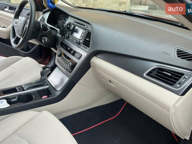 Червоний Хендай Соната, об'ємом двигуна 2.36 л та пробігом 210 тис. км за 9757 $, фото 8 на Automoto.ua