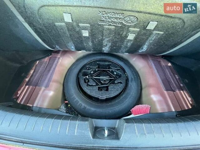 Красный Хендай Соната, объемом двигателя 2.4 л и пробегом 170 тыс. км за 9000 $, фото 13 на Automoto.ua