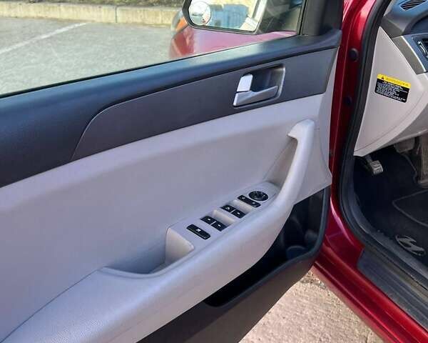 Червоний Хендай Соната, об'ємом двигуна 2.4 л та пробігом 218 тис. км за 9300 $, фото 26 на Automoto.ua