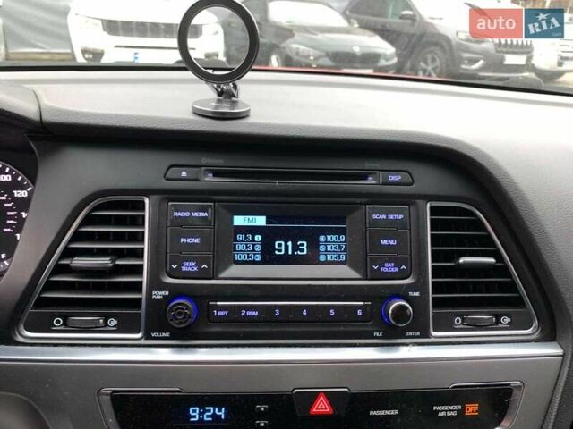 Червоний Хендай Соната, об'ємом двигуна 2.4 л та пробігом 150 тис. км за 9080 $, фото 30 на Automoto.ua